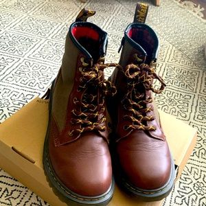 Dr. Martens stellar boots